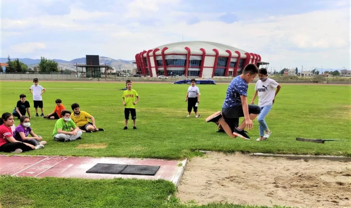 Balıkesir haber: Spor Okulları Balıkesir’de de tüm spor tesislerinde devam ediyor
