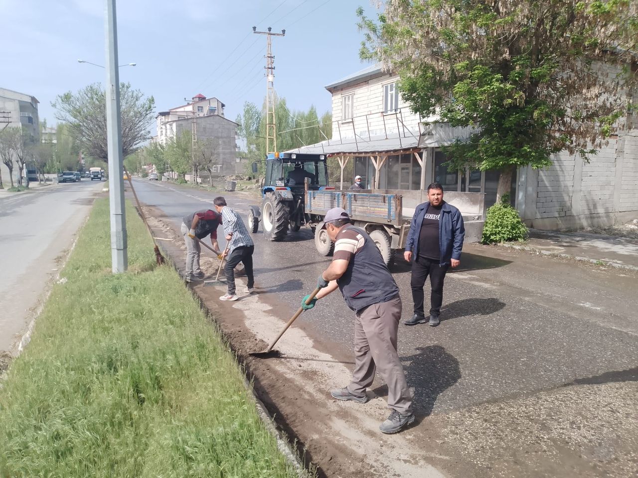 Belediye, Yaz Aylarında Artan Koku ve Görüntü Kirliliği İçin Temizlik Çalışmalarını Yoğunlaştırıyor