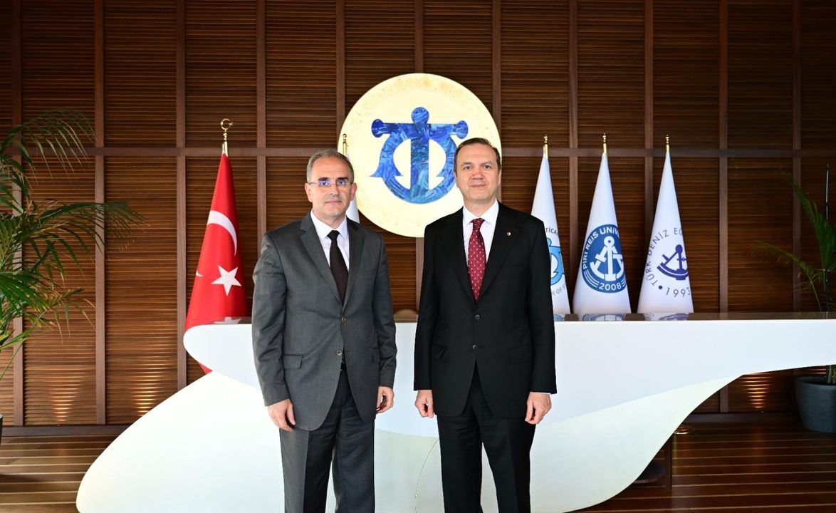 Bandırma 17 Eylül Üniversitesi Rektörü İsmail Boz, İMEAK Deniz Ticaret Odası ile İş Birliği Toplantısı Yaptı