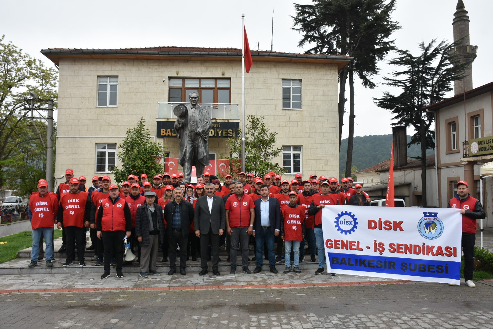 DİSK Balıkesir’de 7 yerde 1 Mayıs’ı kutladı