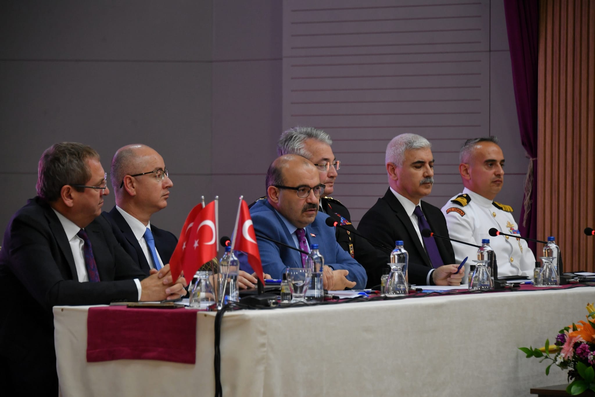 Vali İsmail Ustaoğlu, Ayvalık’ta Muhtarlarla Bir Araya Geldi