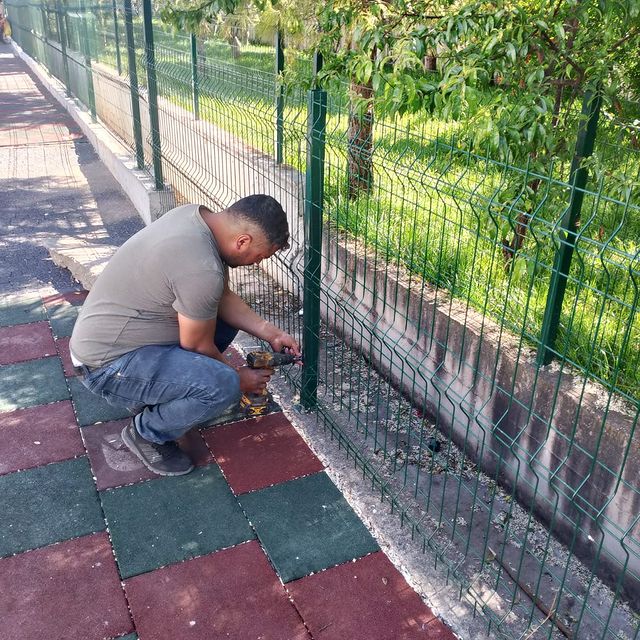 Altıeylül’de Parklar Yenileniyor