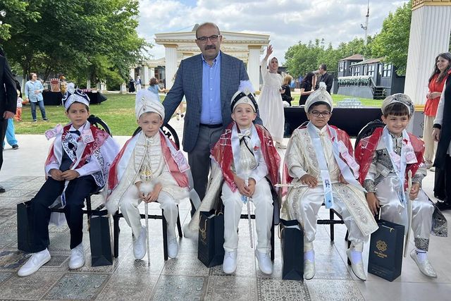 Balıkesir’de Korunmaya Muhtaç Çocuklar İçin Sünnet Töreni Düzenlendi