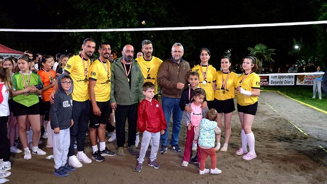 Susurluk’ta Plaj Voleybolu Coşkusu: BANDIRMA VAPURU Şampiyon Oldu