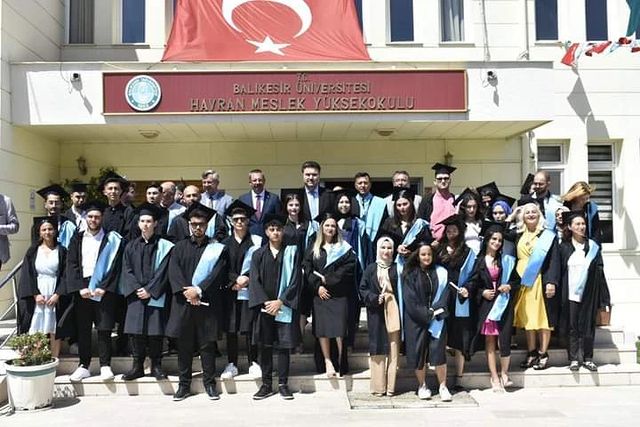Havran MYO’da 2023-2024 Eğitim Öğretim Yılı Mezuniyet Sevinci