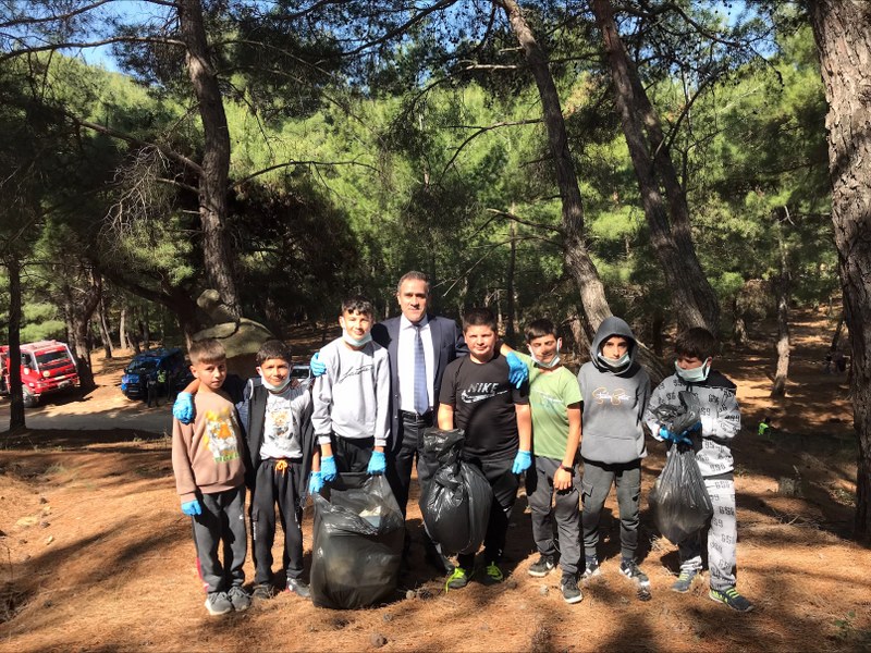 Orman Benim Kampanyası kapsamında Şarköy İlkokulu öğrencileri çevre temizliği etkinliği düzenledi