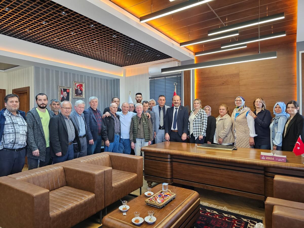 Cumhuriyet Halk Partisi İlçe Başkanı Volkan Gezer, Belediye Başkanı Önder Lapanta’yı Ziyaret Etti