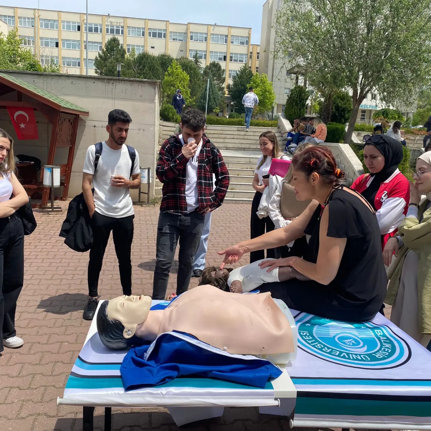 Balıkesir Üniversitesi’nde Temel Yaşam Desteği ve İlk Yardım Eğitimi