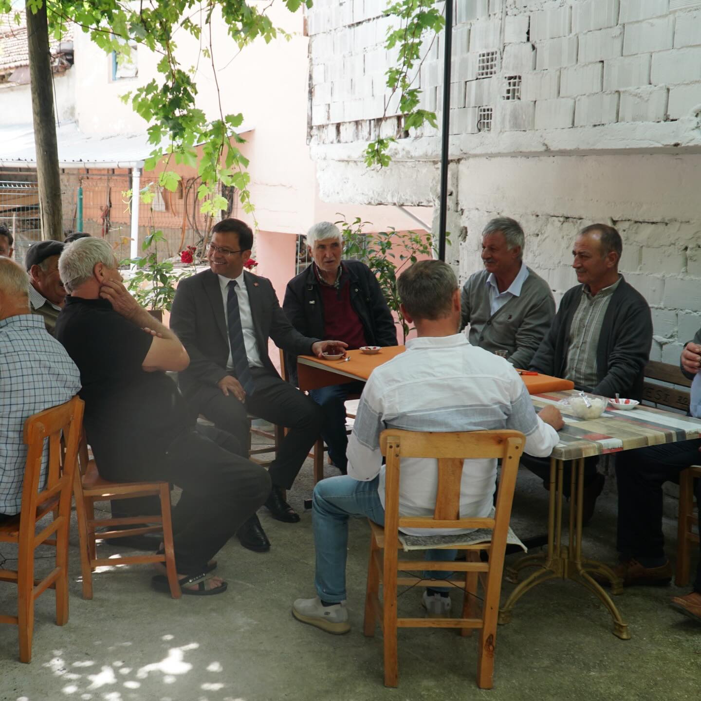 Cuma Namazından Sonra Mahallede Birlik ve Beraberlik Sohbeti