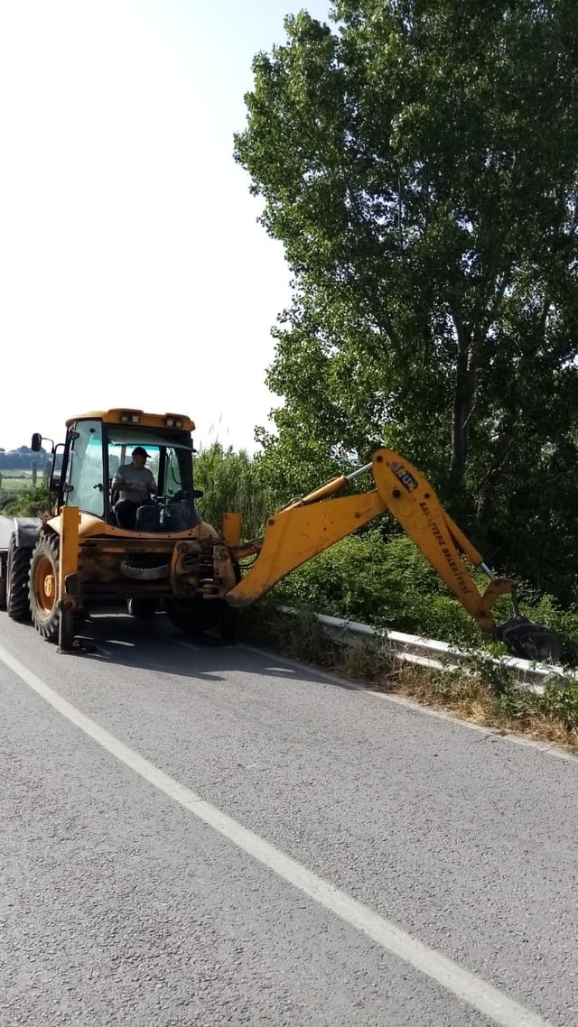 Savaştepe Belediyesi Fen İşleri Ekipleri Yol Kenarlarında Çalışma Başlattı