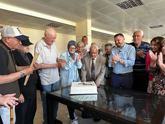 Ak Parti Milletvekili Belgin Uygur, Karesi Huzurevi’ni Ziyaret Etti