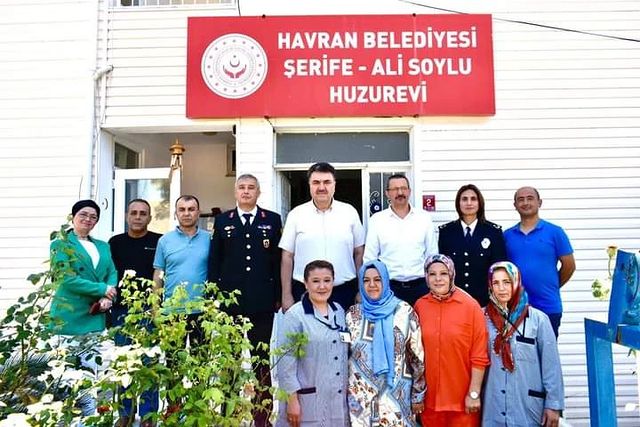 Havran Kaymakamı ve Belediye Başkanı Huzurevi Sakinlerini Ziyaret Etti