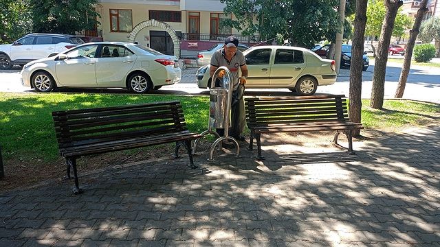 Karesi Belediyesi, İlçe Genelinde Çalışmalarını Sürdürüyor