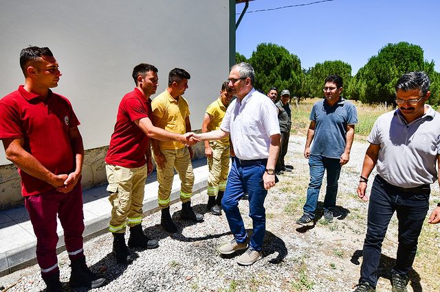 Balıkesir Orman Bölge Müdürü Bayramda Yangınla Mücadele Ekiplerini Ziyaret Etti