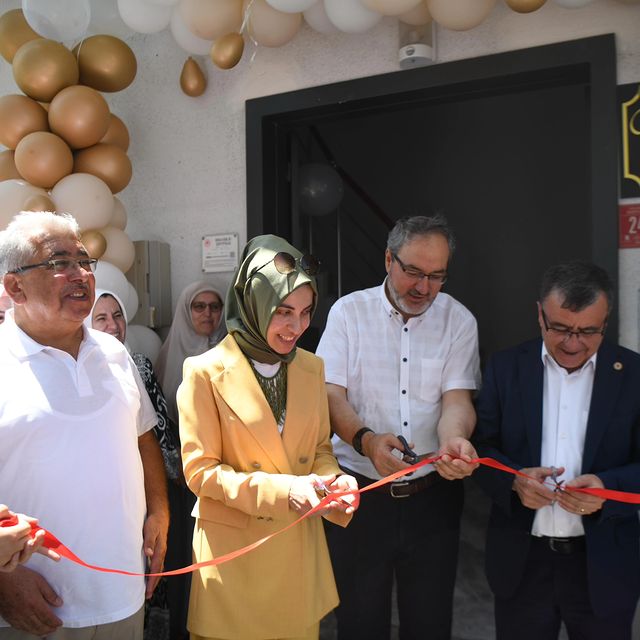 Altıeylül’de Yeni Diş Kliniği Açıldı
