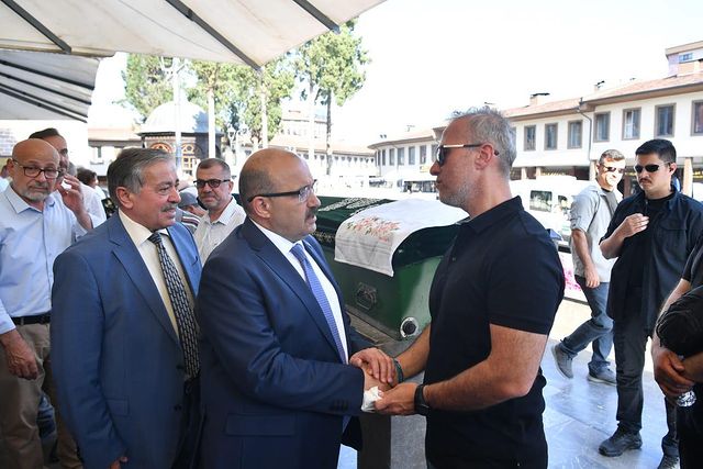 Balıkesir Valisi İsmail Ustaoğlu, Birlik Vakfı Üyesi İbrahim Binay’ın Cenaze Töreninde Aileye Başsağlığı Diledi