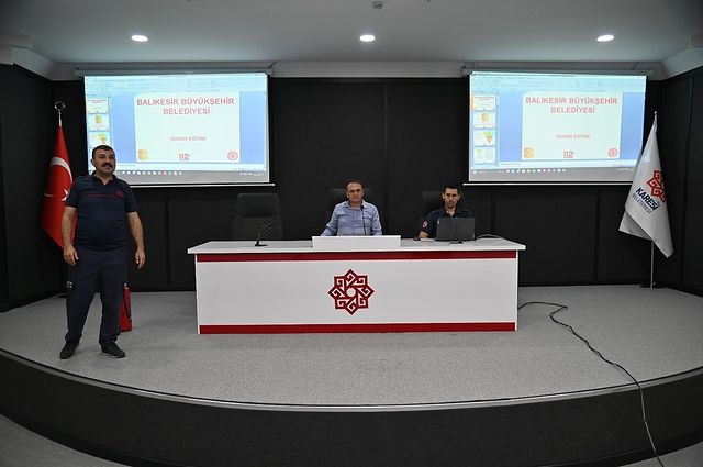 Karesi Belediyesi Arama Kurtarma Ekibi, Afet ve Yangın Eğitimi Aldı