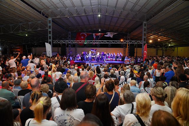21. Sarımsaklı Trophy Halk Oyunları Festivali İzleyicileri Büyülüyor