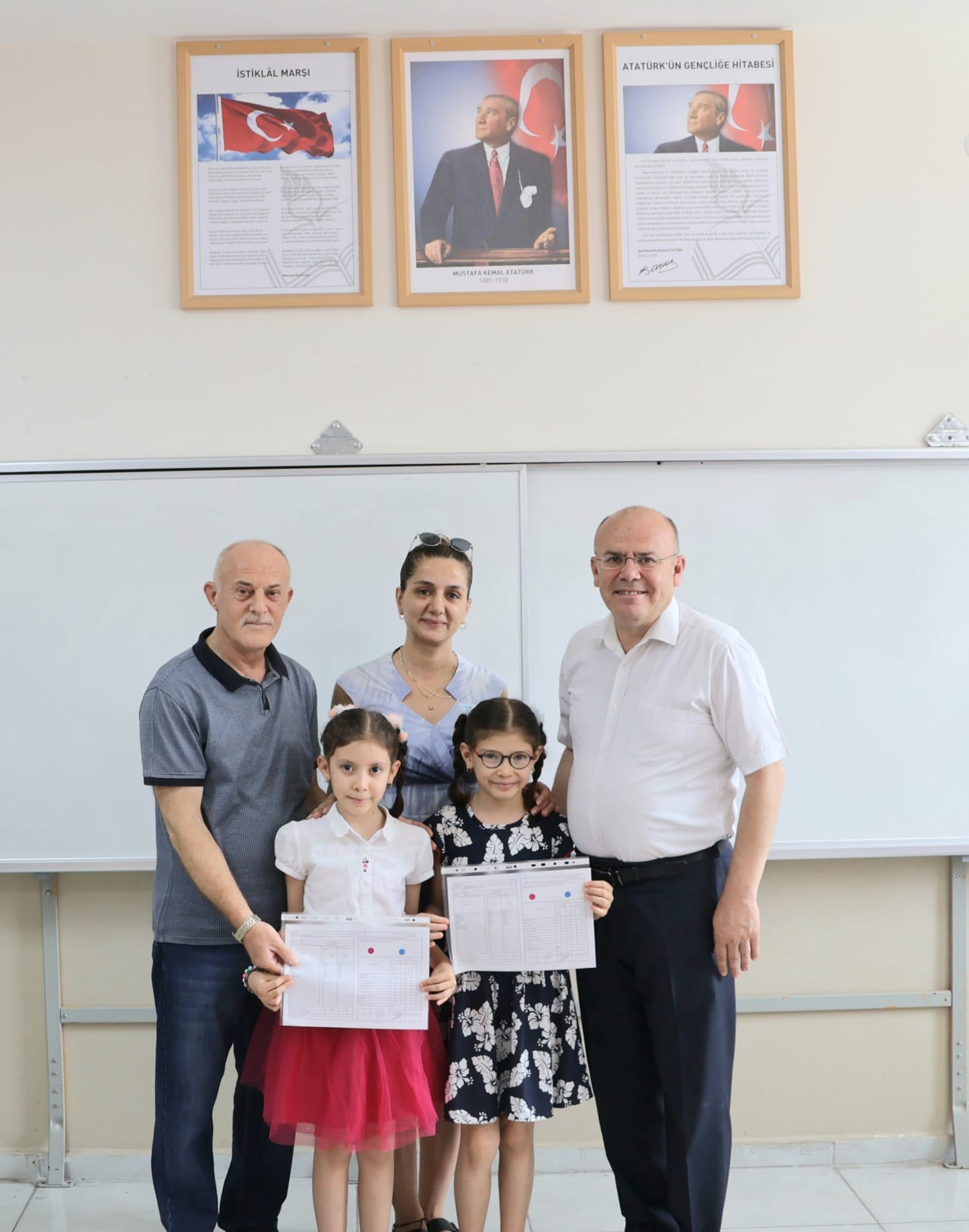 2023-2024 Eğitim Öğretim Yılında Karneler Coşkuyla Dağıtıldı