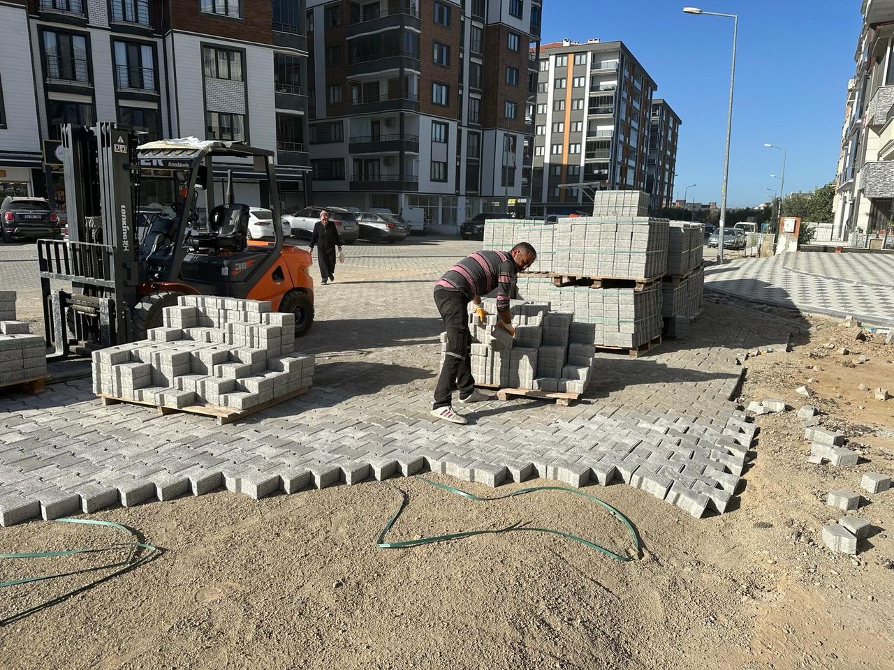 Edremit Belediyesi Yol Tamirat Çalışmalarına Devam Ediyor
