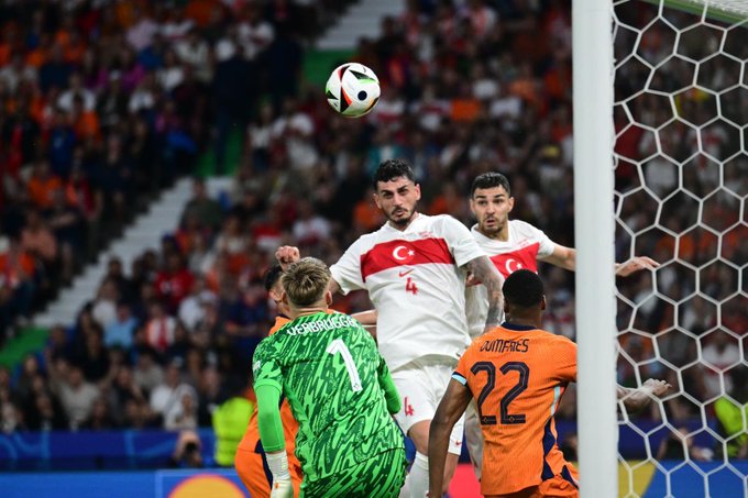 A Milli Futbol Takımı Hollanda maçında mücadeleci bir oyun sergiledi