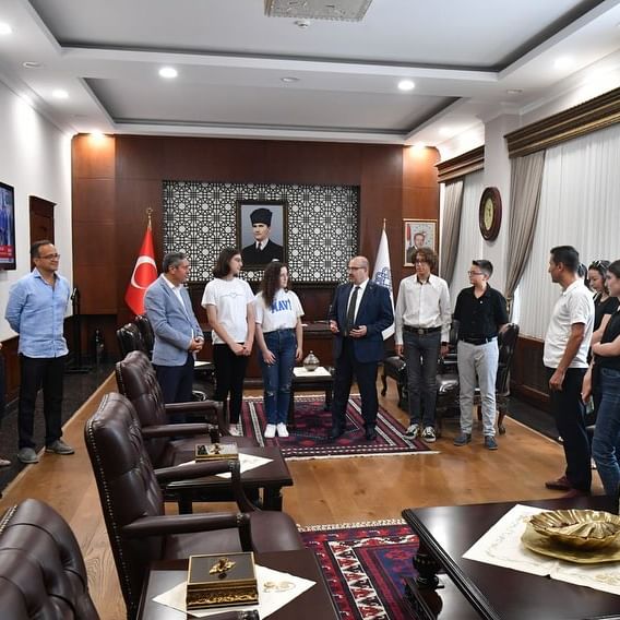 LGS Şampiyonları Balıkesir Valisi Tarafından Ödüllendirildi