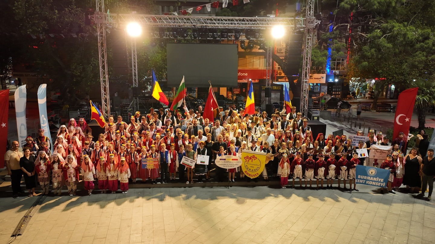 Burhaniye’de 102. Kurtuluş Yılı Coşkuyla Kutlandı