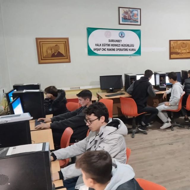 Dursunbey’de Ahşap CNC Makine Operatörlüğü Kursu Başladı
