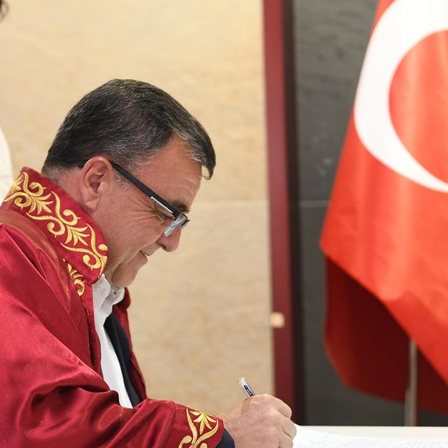 Altıeylül Belediye Başkanı Hakan Şehirli, Cansu ve İsmet çiftinin nikahını kıydı