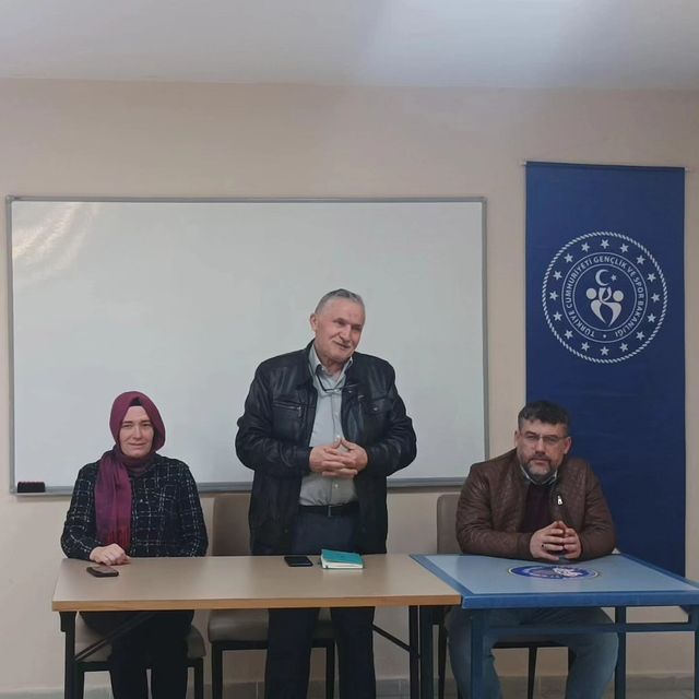 Halk Eğitim Merkezi Gençler İçin Bilgilendirme Toplantısı Düzenledi