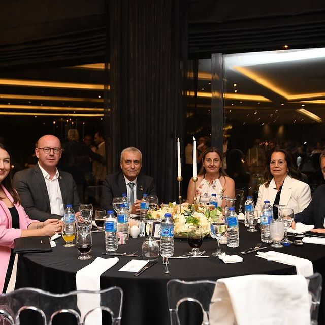 Balıkesir’in genç çiftine mutluluk dilekleri