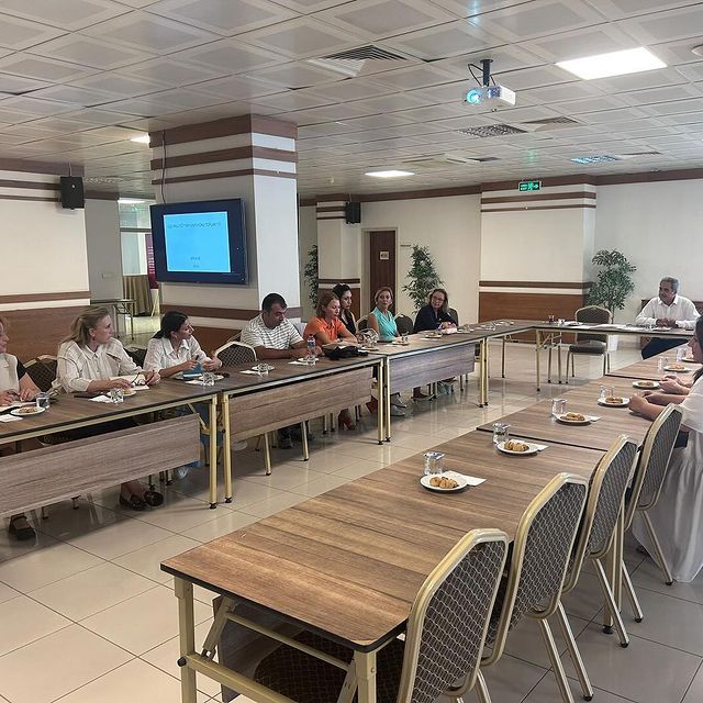 Cunda’da Eğitim Toplantısı Yapıldı