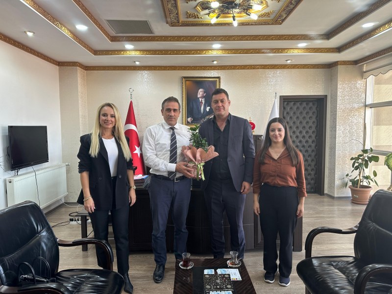 Adil ÖZUZUN Ve Dernek Üyeleri Balkan Geceleri Programına Kaymakam İlyas MEMİŞ’i Davet Etti