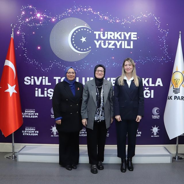AK Parti Balıkesir İl Kadın Kolları’nda Görev Değişimi