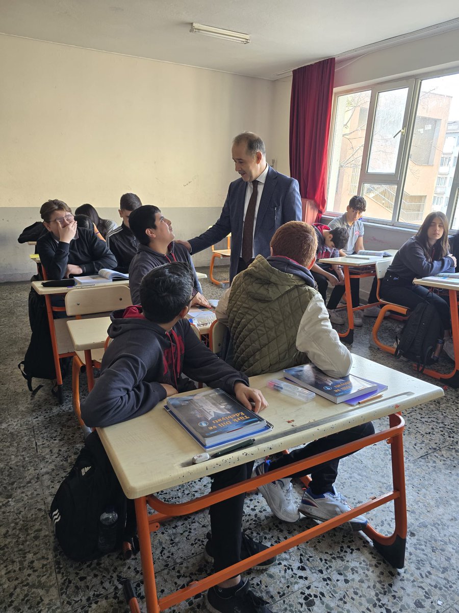 Bandırma Kaymakamı Engin Aksakal, Haydar Çavuş Mesleki ve Teknik Anadolu Lisesi’ni Ziyaret Etti