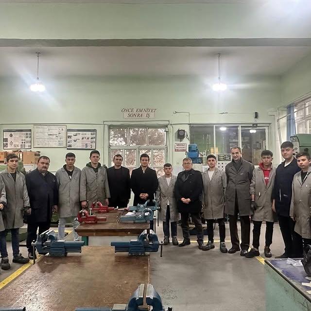 Kaymakam Muttalip Çetin, Dursunbey Mesleki ve Teknik Anadolu Lisesi’ni Ziyaret Etti