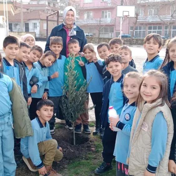 Cumhuriyet İlkokulu’nda “Her Sınıfın Bir Fidanı Olsun” Etkinliği Gerçekleştirildi