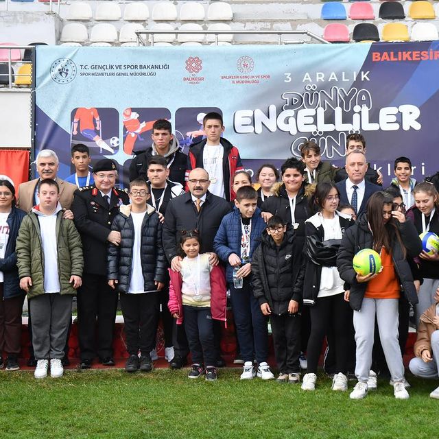 Vali İsmail Ustaoğlu, Engelli Sporcular Atletizm Yarışına Katıldı
