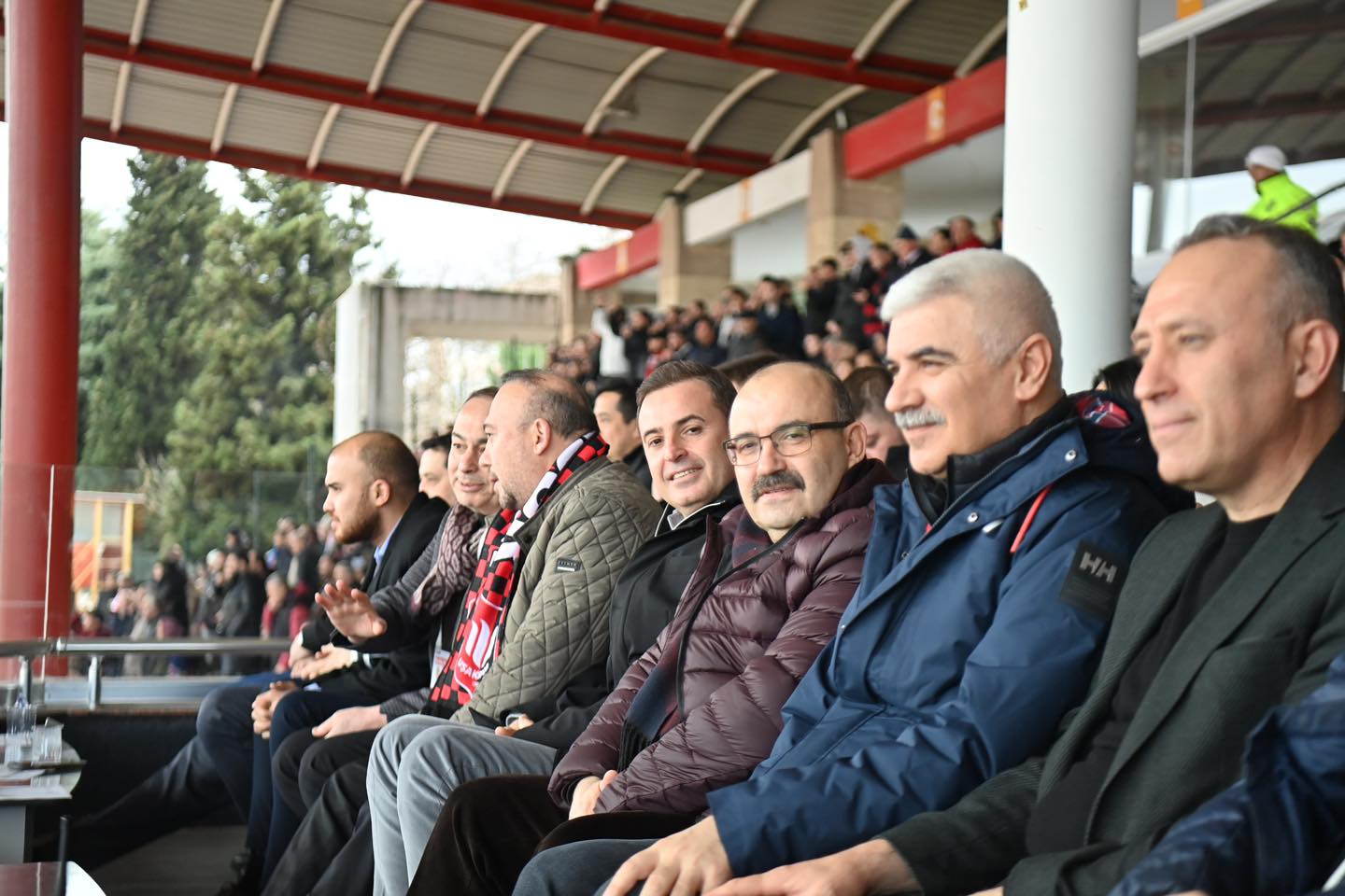 Vali İsmail Ustaoğlu, Balıkesirspor – Uşakspor Maçını Tribünden İzledi