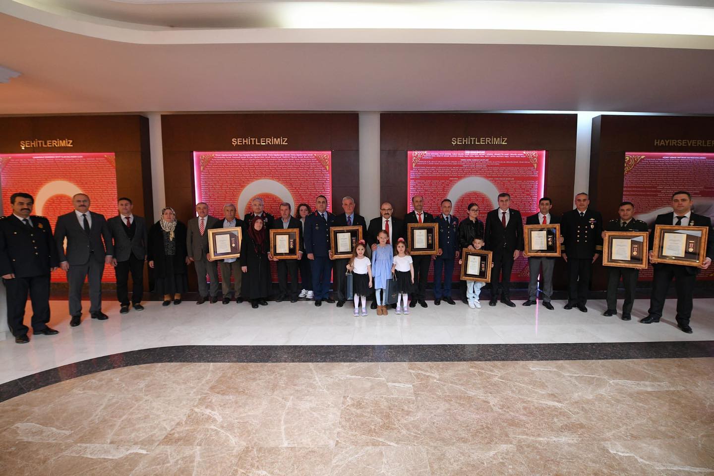Balıkesir’de Gazilere ve Şehit Ailelerine Devlet Övünç Madalyaları Verildi