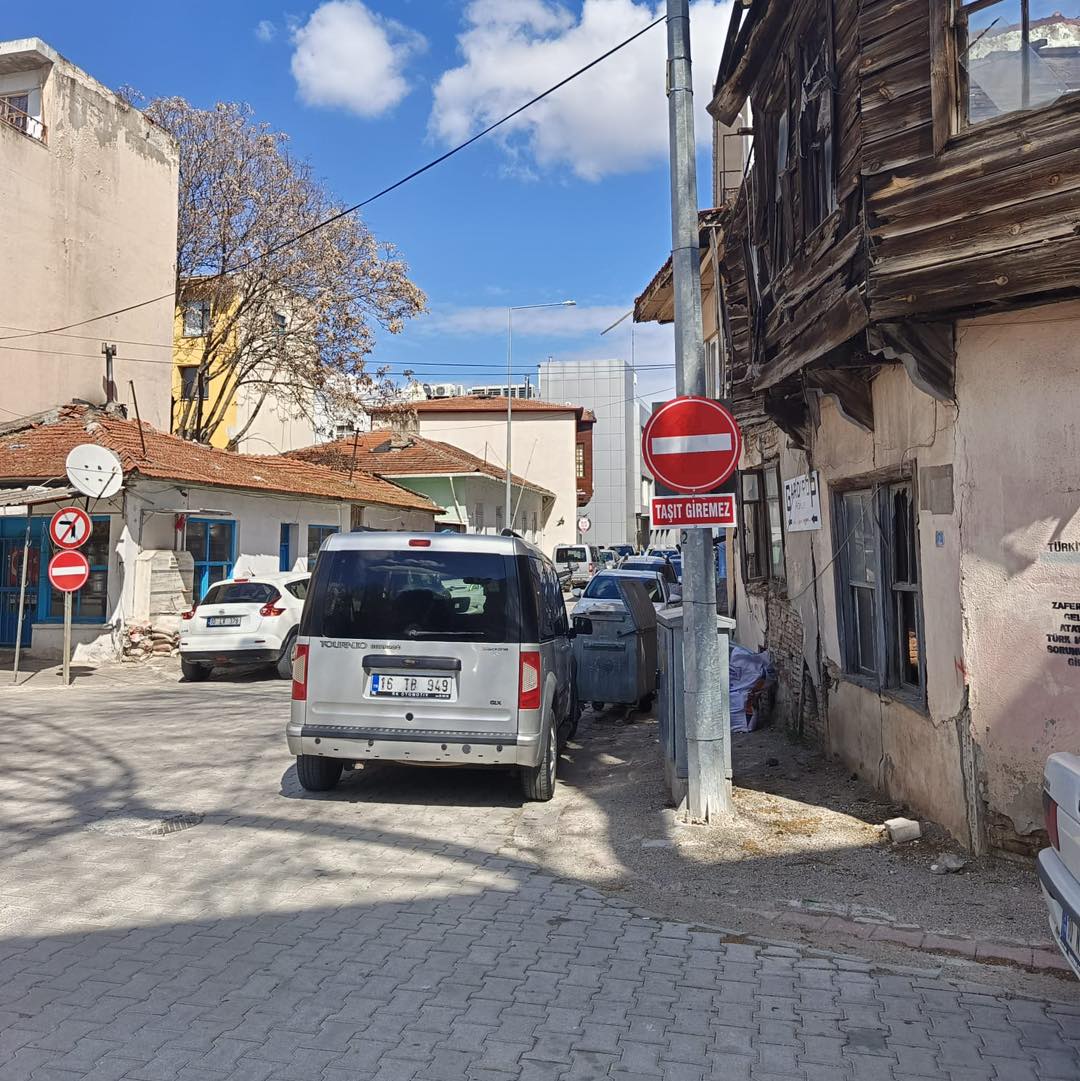 Gönen’de Trafik Düzenlemeleri: Yeni Güzergah Değişikliği