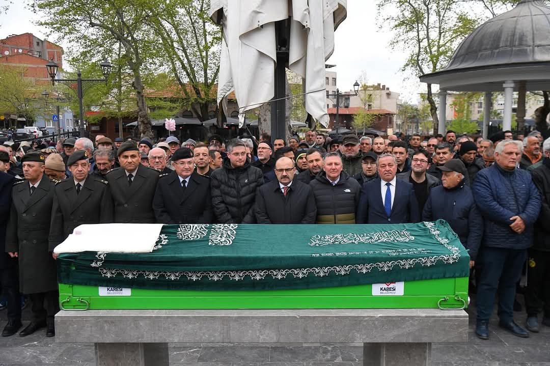 Balıkesir’de Emekli Öğretmen Hacim Eren Vefat Etti