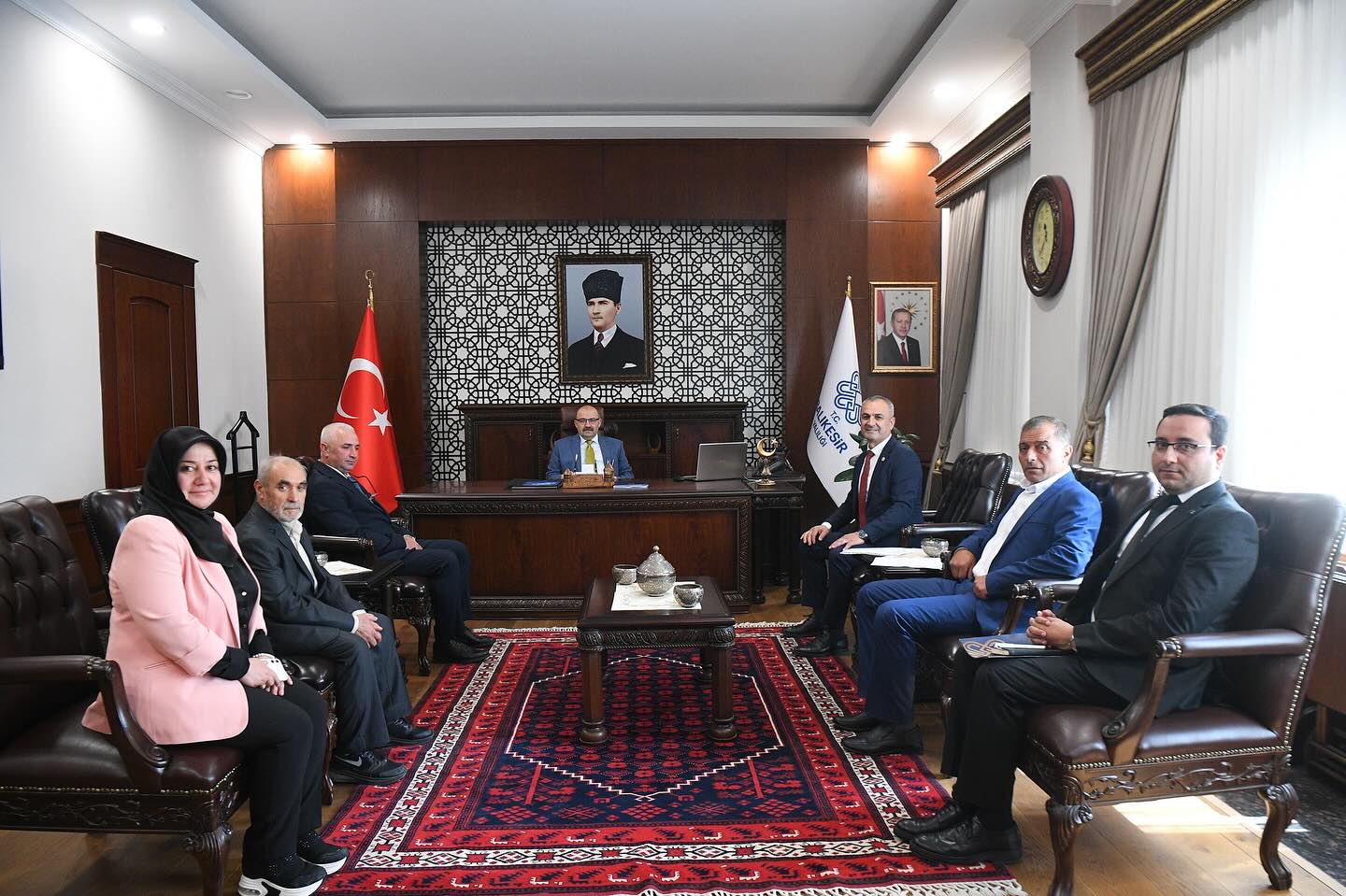 Balıkesir Valisi, İlçe Muhtarlarıyla İstişare Toplantısı Düzenledi