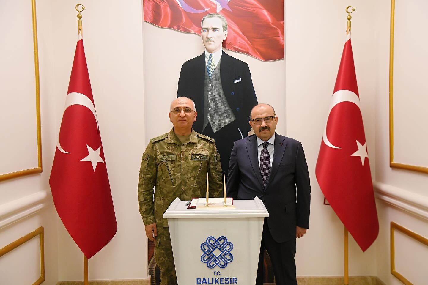 Ege Ordusu Komutanı, Balıkesir Valisi’ni Ziyaret Etti