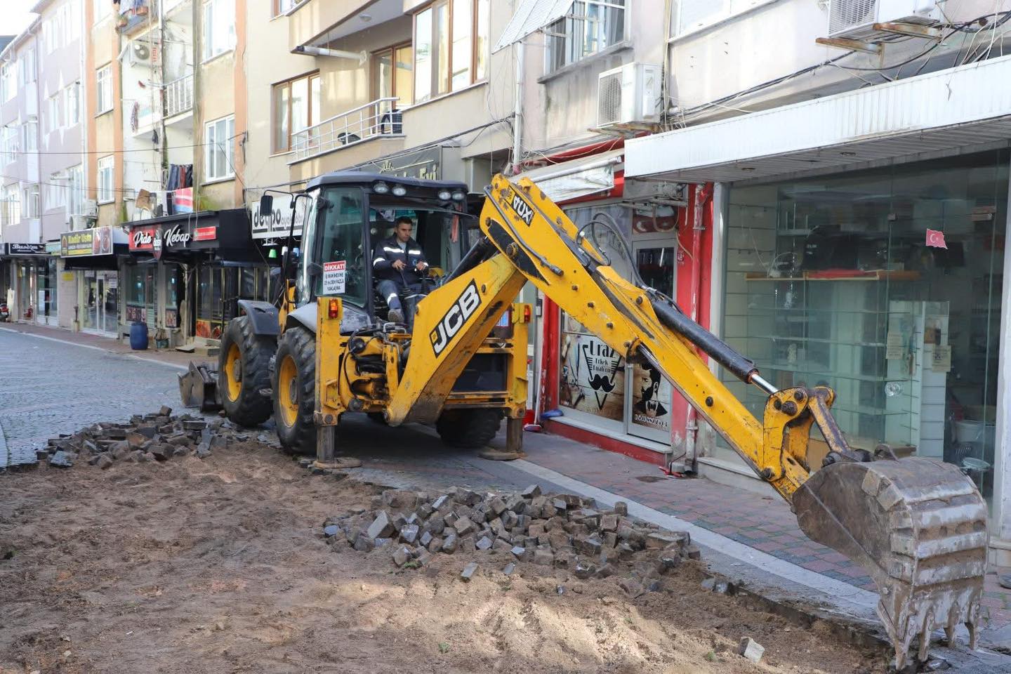 Gönen Şehir Parkı’nda Yol Yenileme Çalışmaları Başladı