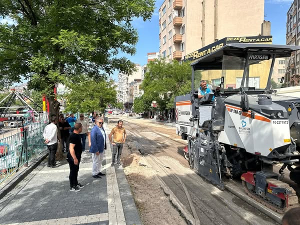 Bandırma’da Mehmetçik Caddesi Yenileme Çalışmaları Hız Kazandı