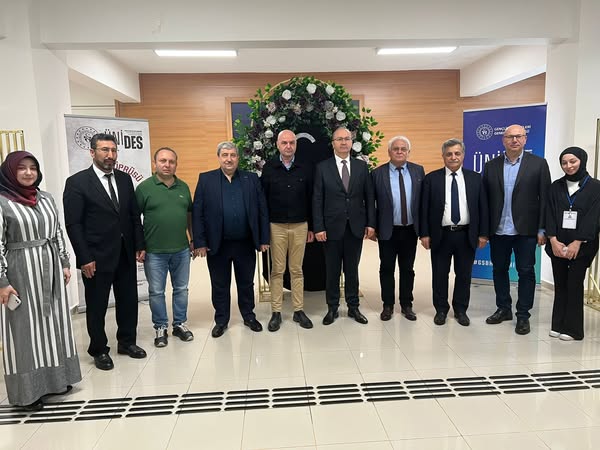 Bandırma’da Filistin Tiyatrosu Öğrencilerle Buluştu