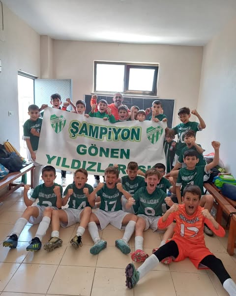 Gönen Yıldızları Spor Kulübü U11 Ligi’nde Şampiyon, U13’te Finale Yükseldi