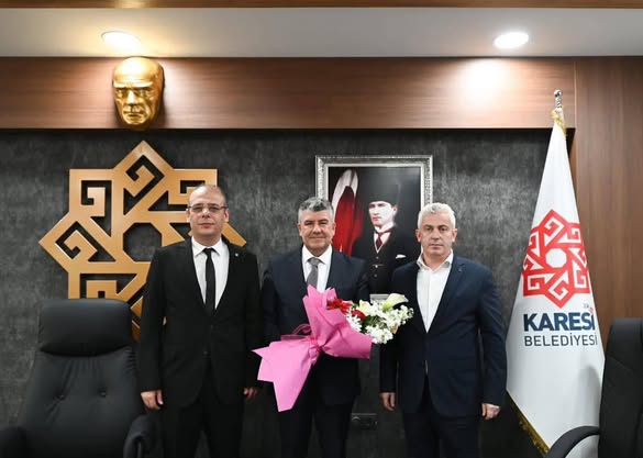 Karesi Belediyesi’nde Emekli Müdüre Gösterilen İlgi Tartışma Yaratmadı: Tecrübe ve Liyakat Ödüllendirildi
