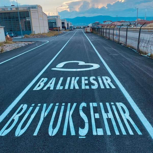 Gönen Sanayi Sitesi’nde Sıcak Asfalt Çalışmaları Tamamlandı